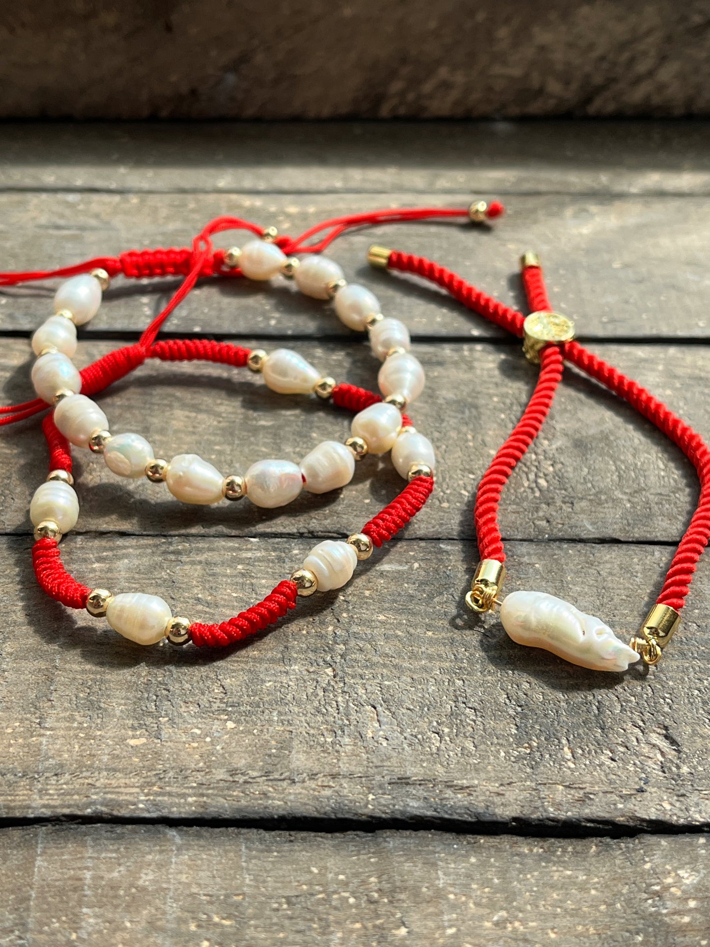 Pearl beaded bracelet Red - Kybalion Jewellery