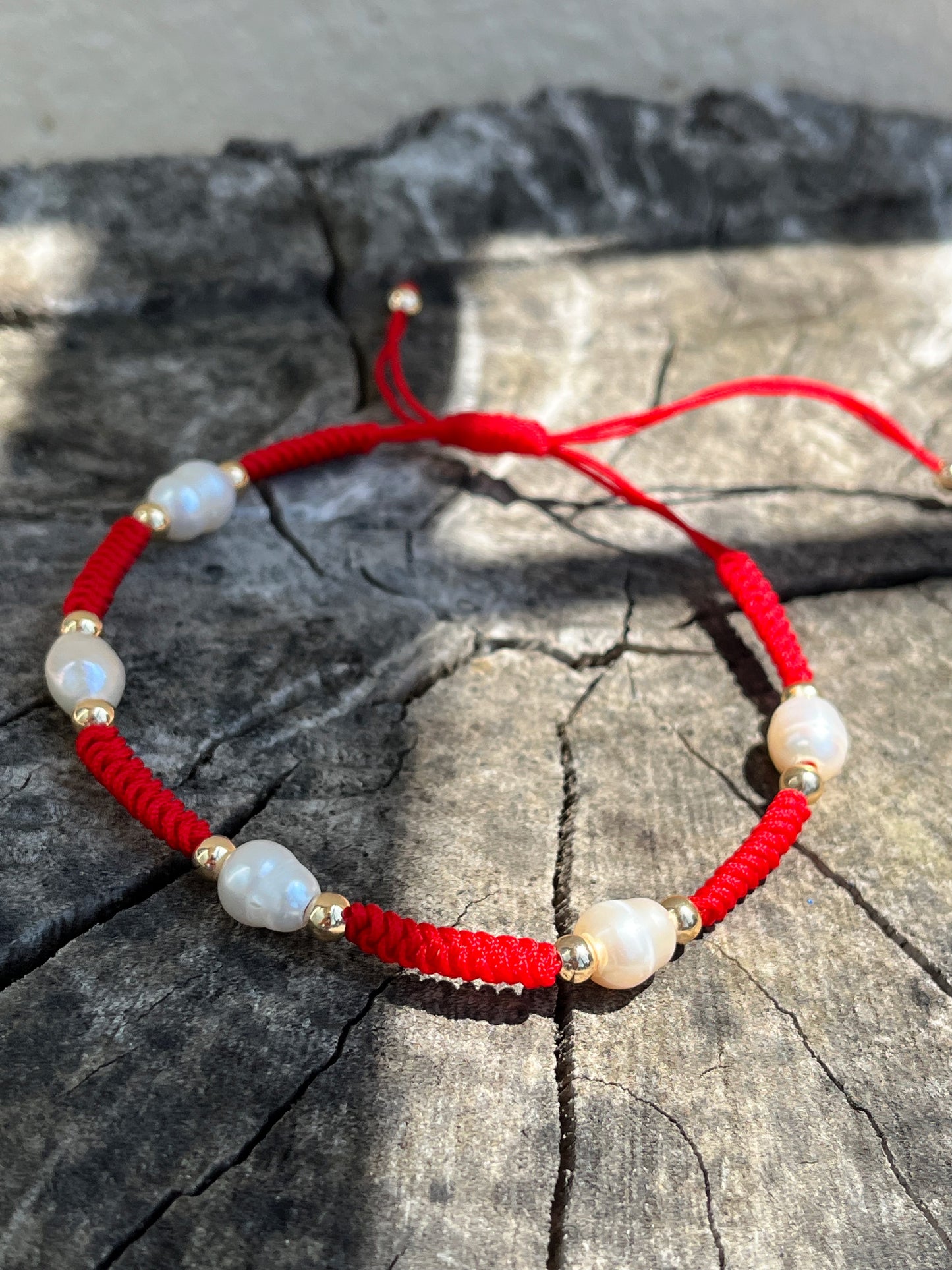 Pearl beaded bracelet Red - Kybalion Jewellery