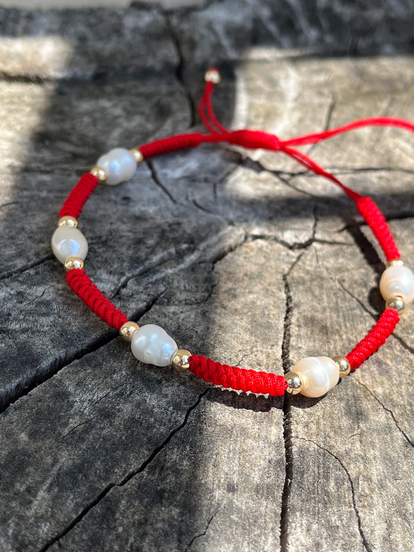 Pearl beaded bracelet Red - Kybalion Jewellery