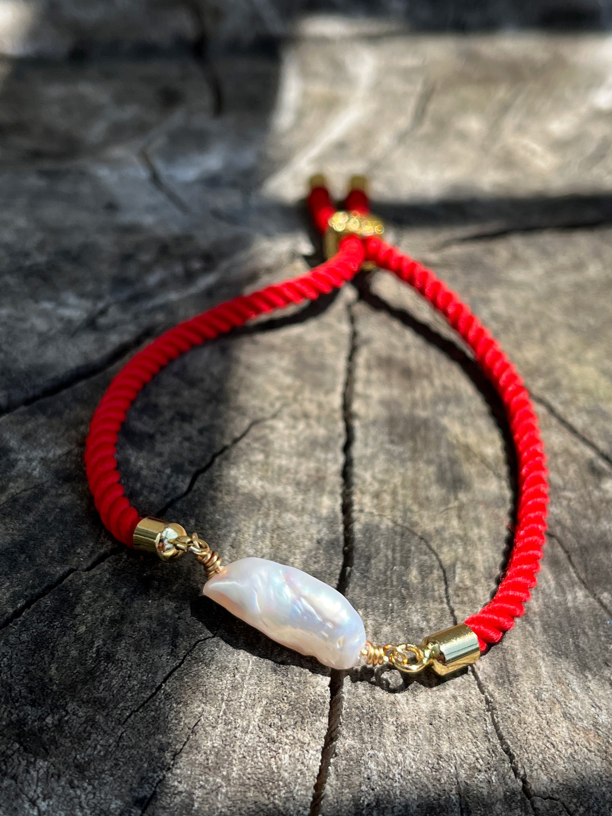 Pearl beaded bracelet Red - Kybalion Jewellery